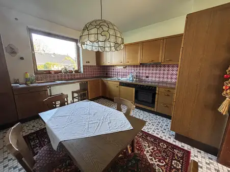 Reihenmittelhaus im Bungalowstil mit Garage