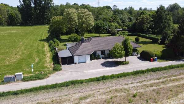 Luftbild - Bungalow in 47839 Krefeld mit 149m² kaufen