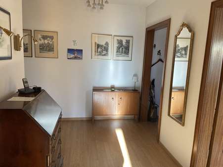 Diele - Etagenwohnung in 47807 Krefeld mit 109m² kaufen
