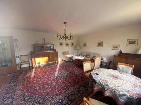 Wohnzimmer - Etagenwohnung in 47807 Krefeld mit 109m² kaufen