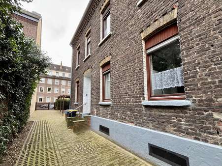 Außenansicht Außenansicht - Doppelhaushälfte in 47803 Krefeld mit 130m² kaufen