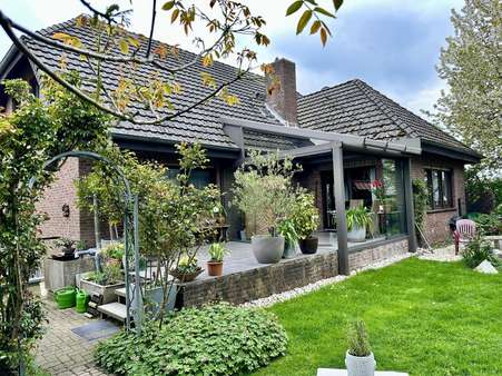 Seitenansicht - Einfamilienhaus in 46446 Emmerich mit 160m² kaufen