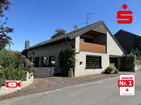 Geräumiges Einfamilienhaus mit Dachterrasse und Loggia 