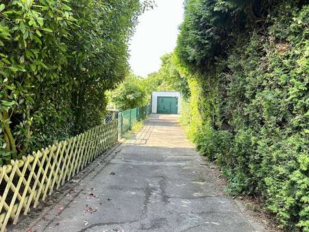 Durchfahrt zur Garage Durchfahrt zur Garage - Doppelhaushälfte in 47608 Geldern mit 130m² kaufen