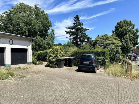 Bereich der zugeordneten Stellplätze Bereich der zugeordneten Stellplätze - Etagenwohnung in 46459 Rees mit 121m² kaufen