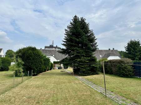 Garten Blickrichtung Haus - Doppelhaushälfte in 46446 Emmerich mit 95m² kaufen