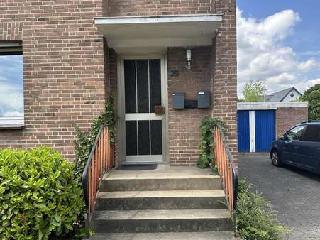 Hauseingang Hauseingang - Zweifamilienhaus in 47559 Kranenburg mit 121m² kaufen