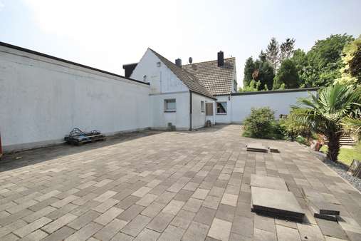 Terrasse - Doppelhaushälfte in 46446 Emmerich mit 99m² günstig kaufen
