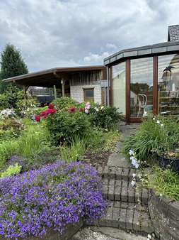 Ausblick auf Wintergarten und Carport - Einfamilienhaus in 47551 Bedburg-Hau mit 180m² kaufen