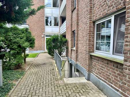 Abgang zum Fahrradkeller Abgang zum Fahrradkeller - Etagenwohnung in 46499 Hamminkeln mit 77m² als Kapitalanlage kaufen