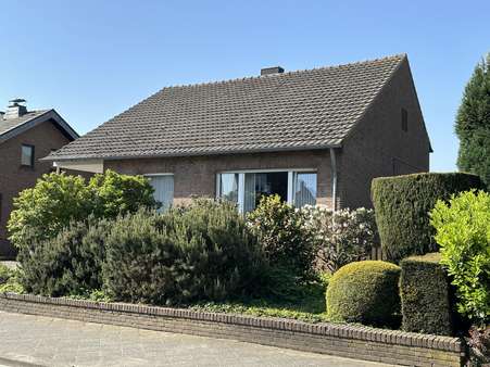 Straßenansicht - Einfamilienhaus in 47533 Kleve mit 92m² kaufen