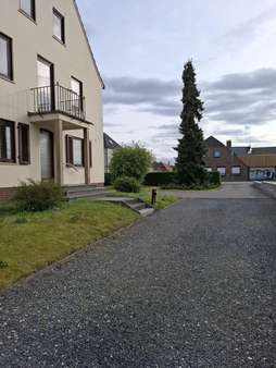 Auffahrt (1/2) Auffahrt (1/2) - Doppelhaushälfte in 47559 Kranenburg mit 147m² kaufen
