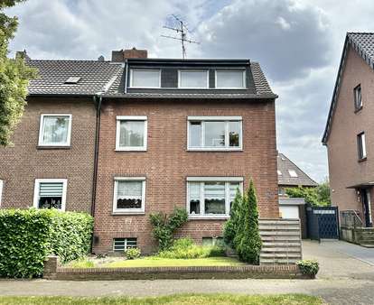 Straßenansicht - Etagenwohnung in 46446 Emmerich mit 62m² kaufen