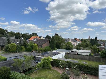 Schwanenburg-Blick vom Balkon. - Etagenwohnung in 47533 Kleve mit 40m² kaufen