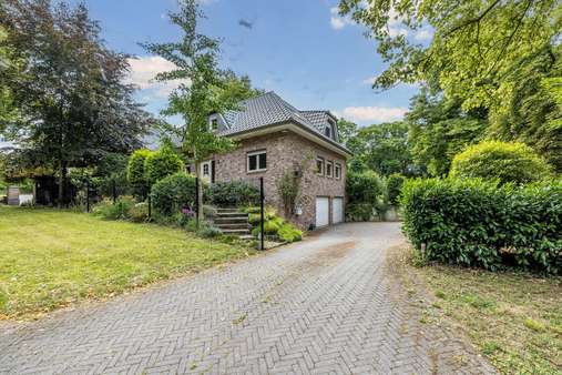 Straßenansicht - Villa in 46446 Emmerich mit 138m² günstig kaufen