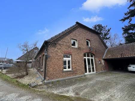 Seitenansicht - Einfamilienhaus in 47546 Kalkar mit 285m² kaufen