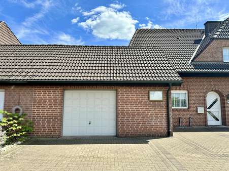 Garage mit weiteren Stellplätzen - Büro in 46459 Rees mit 109m² kaufen