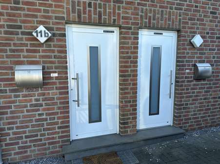 eigene Wohnungseingänge je Wohneinheit - Zweifamilienhaus in 47574 Goch mit 149m² kaufen