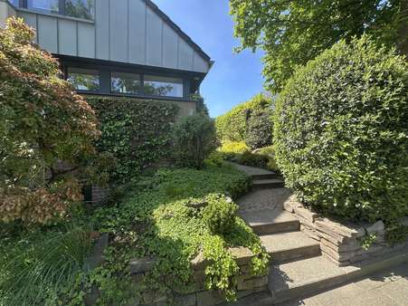 Weg zum Hauseingang (1/2) Weg zum Hauseingang (1/2) - Einfamilienhaus in 47533 Kleve mit 169m² kaufen