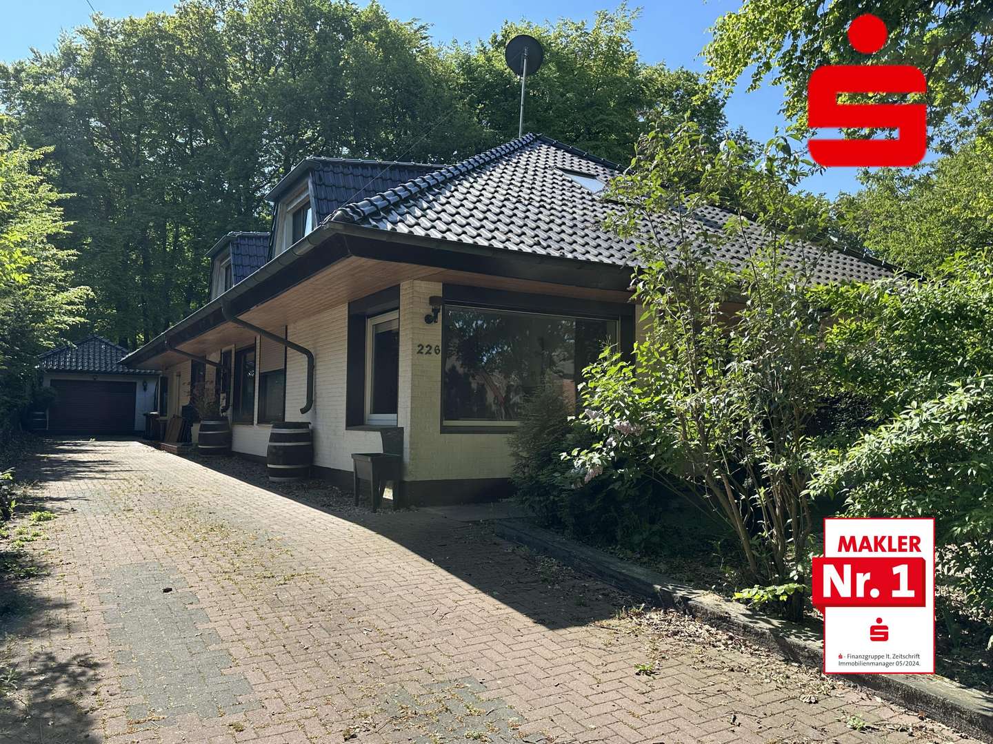 Frontansicht mit Auffahrt - Einfamilienhaus in 47533 Kleve mit 140m² kaufen