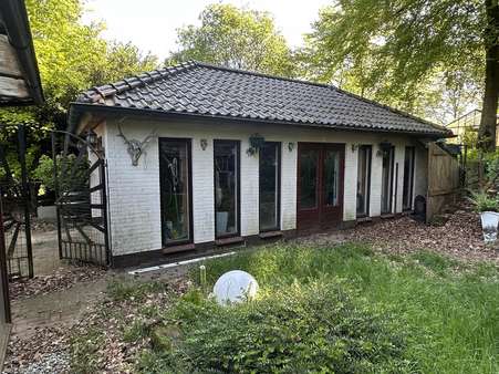 Seitenansicht Gargage mit Fenstern und Nebentür - Einfamilienhaus in 47533 Kleve mit 140m² kaufen