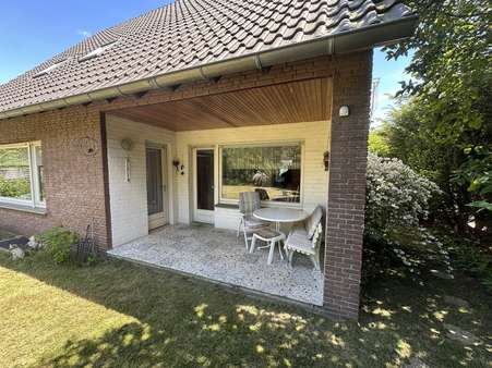 geschützter Sitzplatz mit Blick in den Garten - Einfamilienhaus in 47533 Kleve mit 125m² kaufen