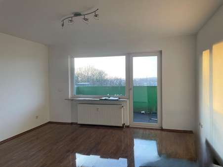 Wohnzimmer - Etagenwohnung in 42899 Remscheid mit 61m² kaufen