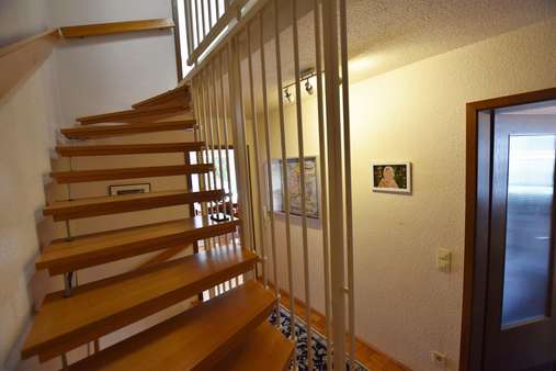 Treppenaufgang - Reihenmittelhaus in 42287 Wuppertal mit 158m² kaufen