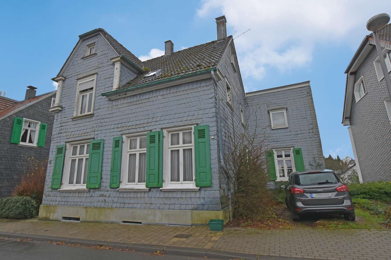 Titelbild - Zweifamilienhaus in 42369 Wuppertal mit 178m² kaufen