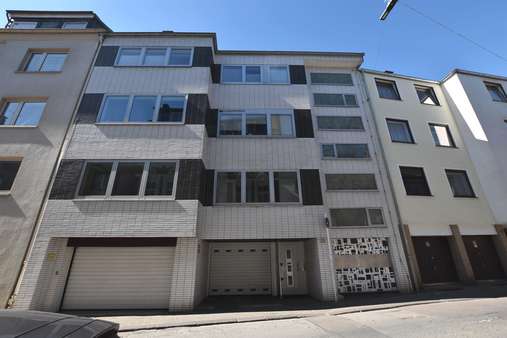 Außenansicht - Etagenwohnung in 42119 Wuppertal mit 143m² kaufen