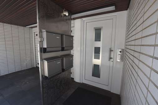Hauseingang - Etagenwohnung in 42119 Wuppertal mit 143m² kaufen