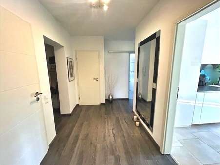 Flur EG - Zweifamilienhaus in 42119 Wuppertal mit 280m² kaufen