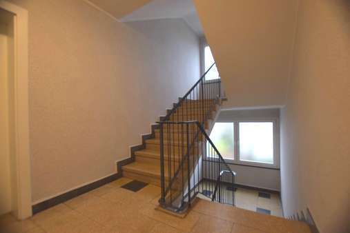 Treppenhaus - Etagenwohnung in 42119 Wuppertal mit 90m² kaufen