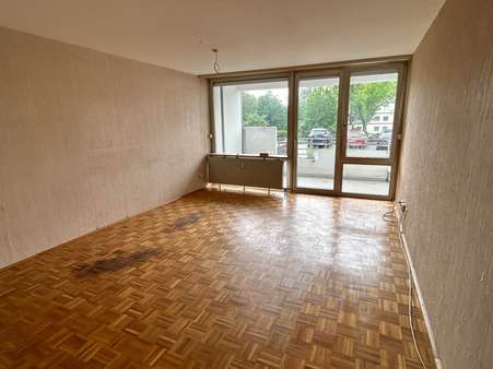 Wohnzimmer - Erdgeschosswohnung in 42113 Wuppertal mit 75m² kaufen