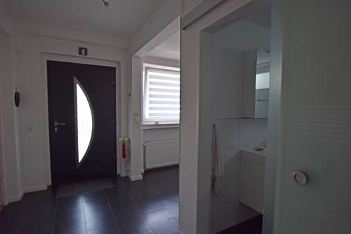 Eingangsbereich EG - Zweifamilienhaus in 42107 Wuppertal mit 190m² kaufen