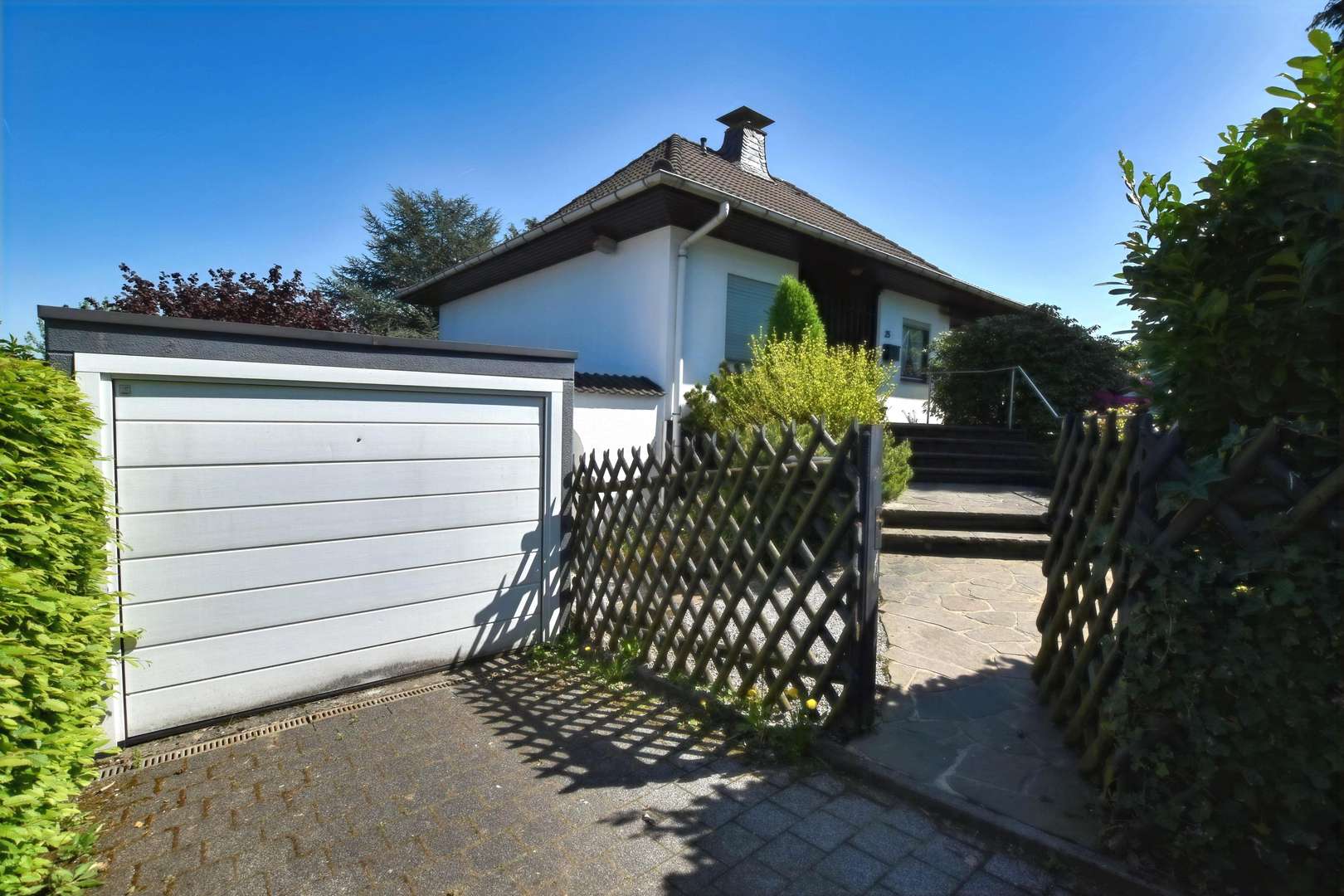 Titelbild Titelbild - Einfamilienhaus in 42329 Wuppertal mit 129m² kaufen