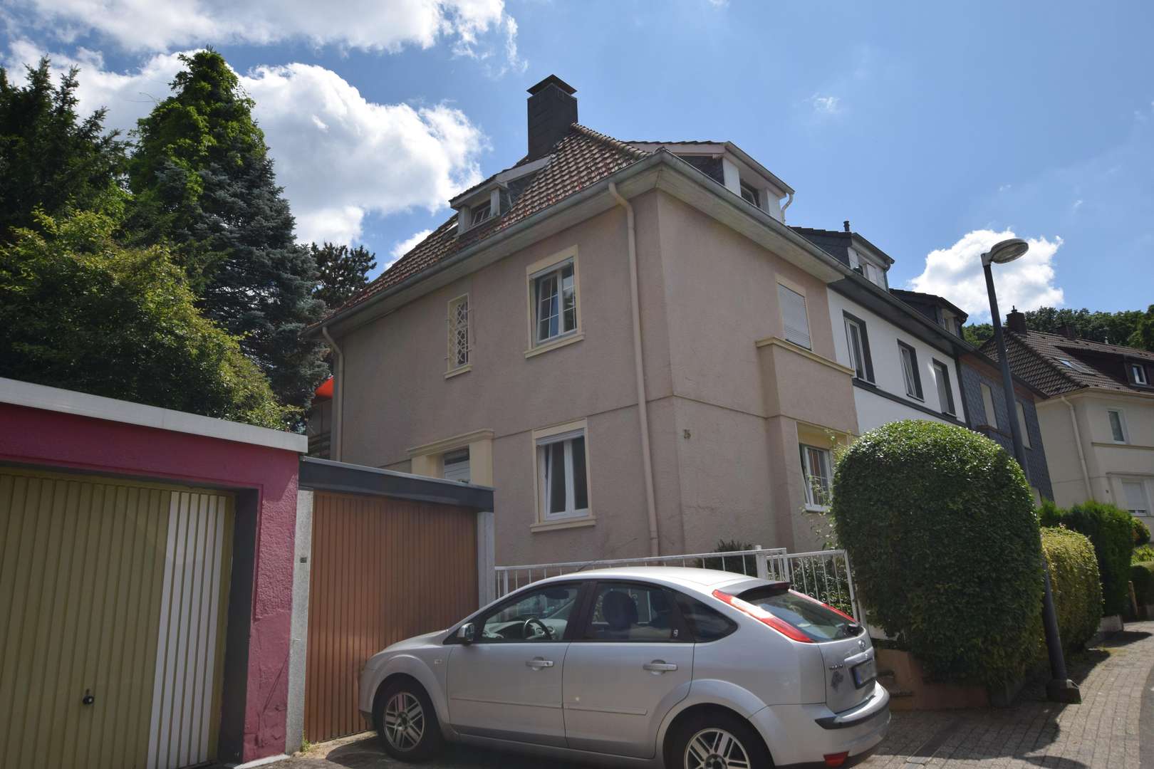Titelbild Titelbild - Einfamilienhaus in 42115 Wuppertal mit 133m² kaufen