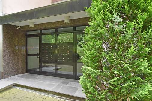 Hauseingang - Etagenwohnung in 42109 Wuppertal mit 52m² kaufen
