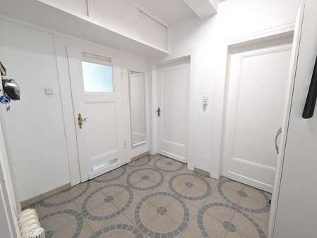 Erdgeschosswohnung - Eingangsdiele Erdgeschosswohnung - Eingangsdiele - Mehrfamilienhaus in 42277 Wuppertal mit 195m² als Kapitalanlage kaufen