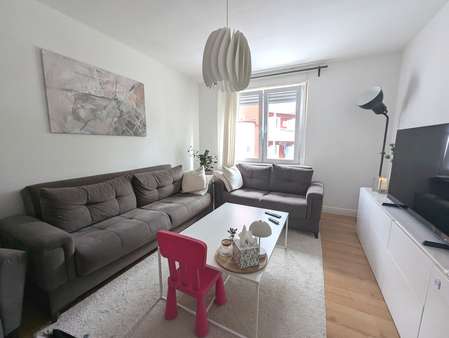 Erdgeschosswohnung - Wohnzimmer Erdgeschosswohnung - Wohnzimmer - Mehrfamilienhaus in 42277 Wuppertal mit 195m² als Kapitalanlage kaufen