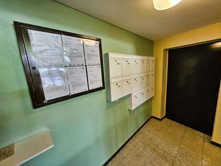 Hausflur Nähe Eingang Hausflur Nähe Eingang - Etagenwohnung in 42279 Wuppertal mit 57m² kaufen