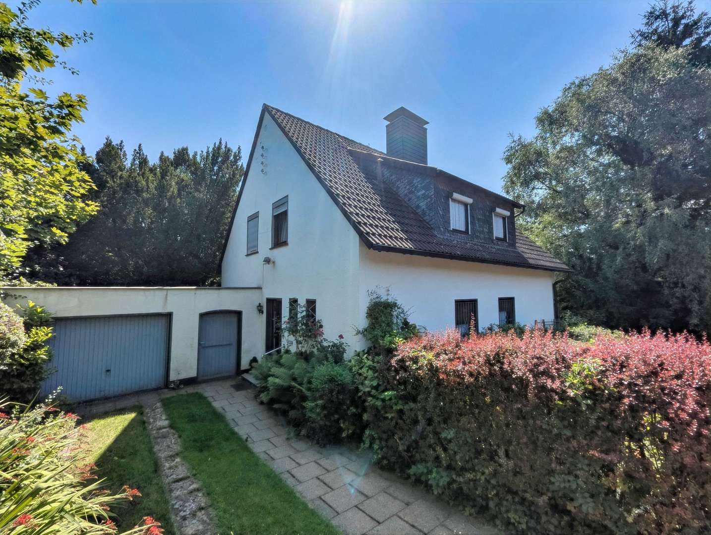 Titelbild Titelbild - Zweifamilienhaus in 42277 Wuppertal mit 138m² kaufen