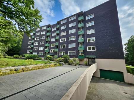 Gesamtansicht Gebäudekomplex - Etagenwohnung in 42107 Wuppertal mit 67m² kaufen