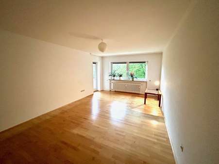 Wohnzimmer - Etagenwohnung in 42111 Wuppertal mit 61m² kaufen