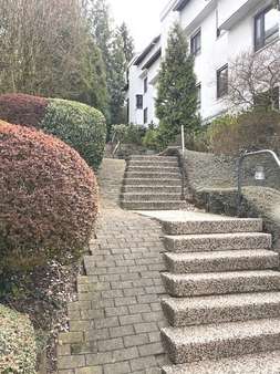 Treppe zum Haus - Etagenwohnung in 42113 Wuppertal mit 77m² kaufen