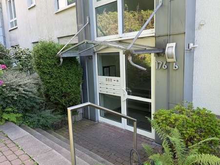 Hauseingang - Etagenwohnung in 42117 Wuppertal mit 70m² kaufen