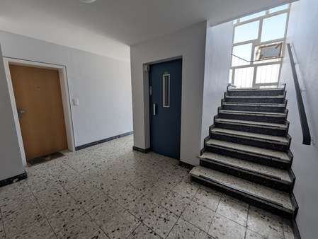 Treppenhaus, Aufzug - Etagenwohnung in 42283 Wuppertal mit 113m² kaufen