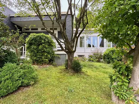 Bungalow mit Atrium – zeitlose Architektur, solide gebaut, mit höchster Privatsphäre