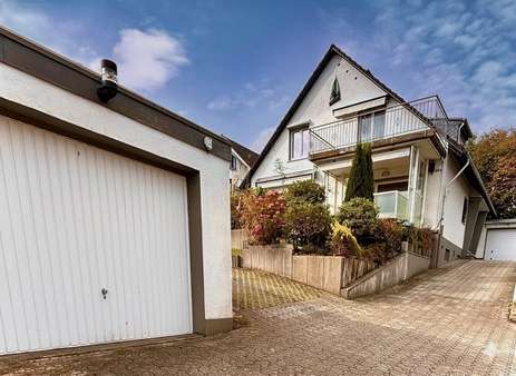 separate Garage mit zusätzlichem PKW-Stellplatz - Zweifamilienhaus in 42369 Wuppertal mit 192m² kaufen