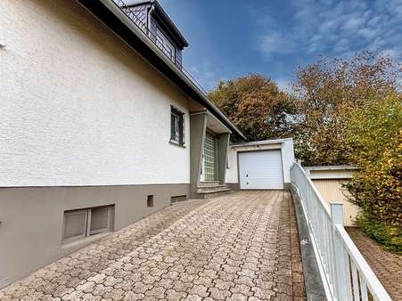 Zufahrt zum Haus - Zweifamilienhaus in 42369 Wuppertal mit 192m² kaufen